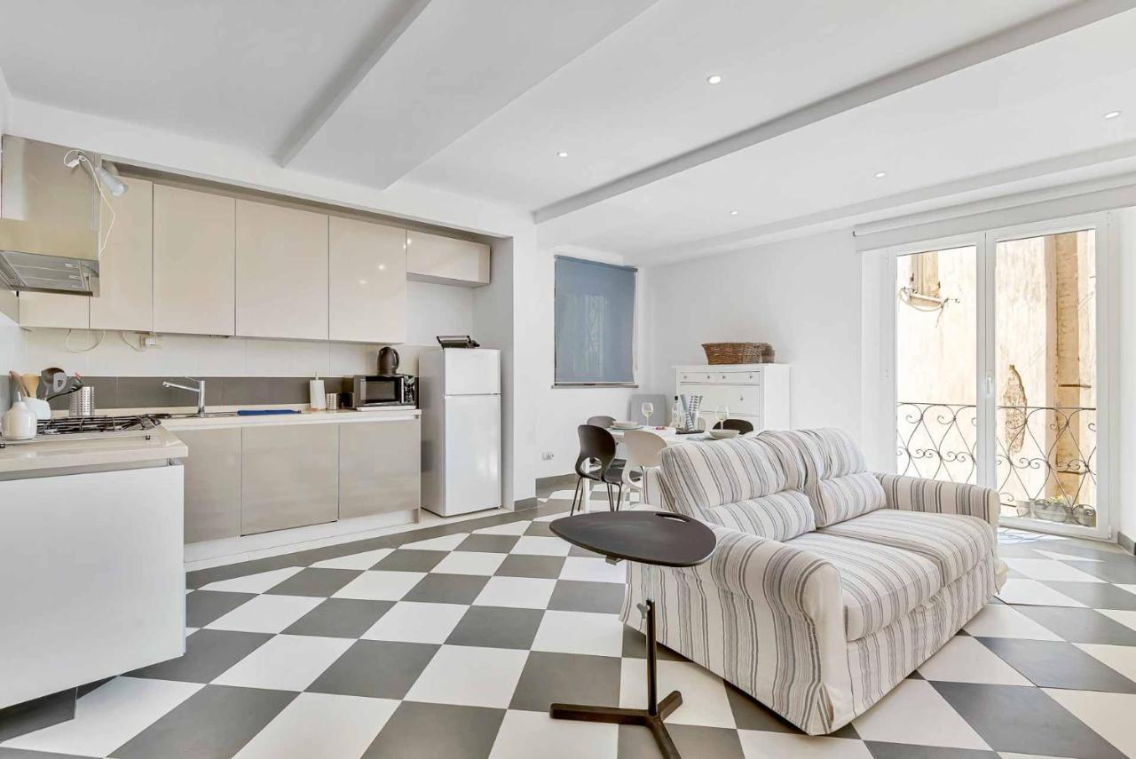 Apartment Equilibrium, Terre Marine, Marola